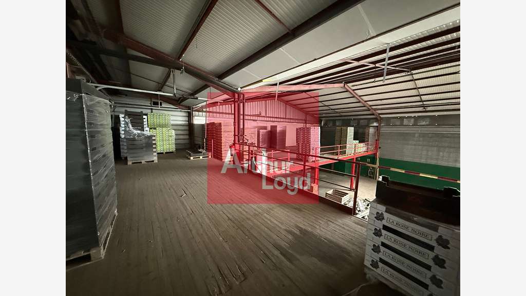 Local d'activité 2890m² à louer à Lafrançaise D927
