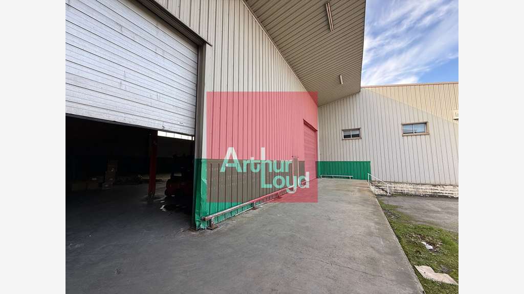Local d'activité 2890m² à louer à Lafrançaise D927