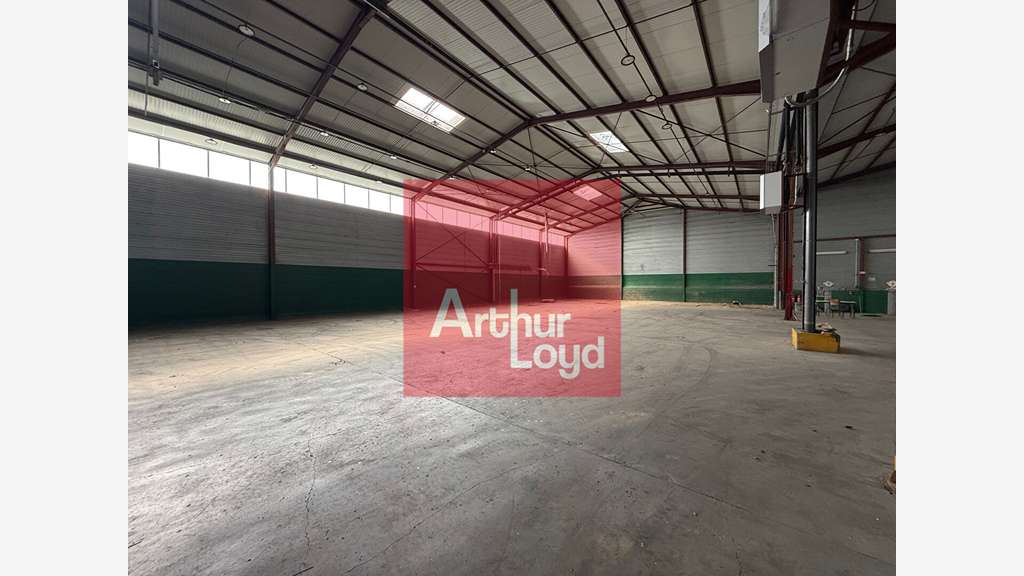 Local d'activité 2890m² à louer à Lafrançaise D927