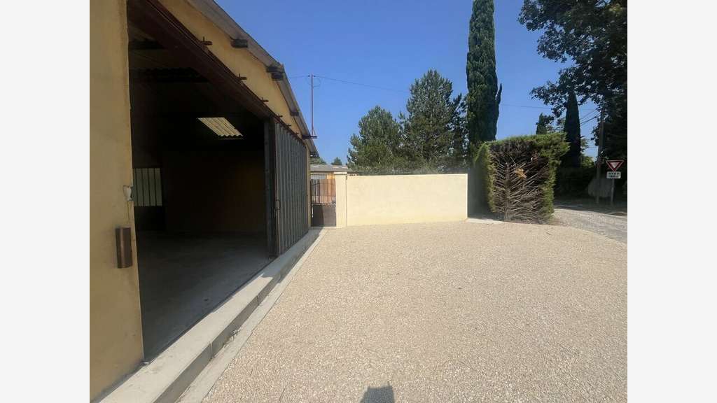 LAGNES - DEPOT - ENTREPOT à louer