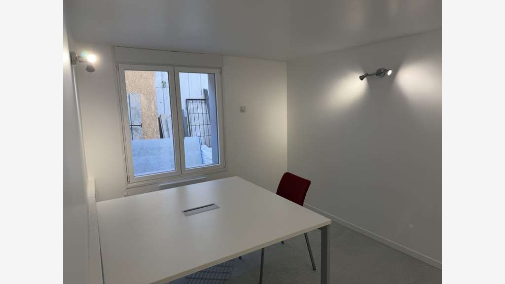 A louer local d'activité 109m² divisibles à Lagny