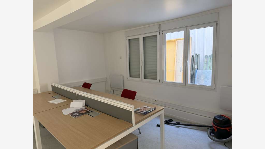 A louer local d'activité 109m² divisibles à Lagny