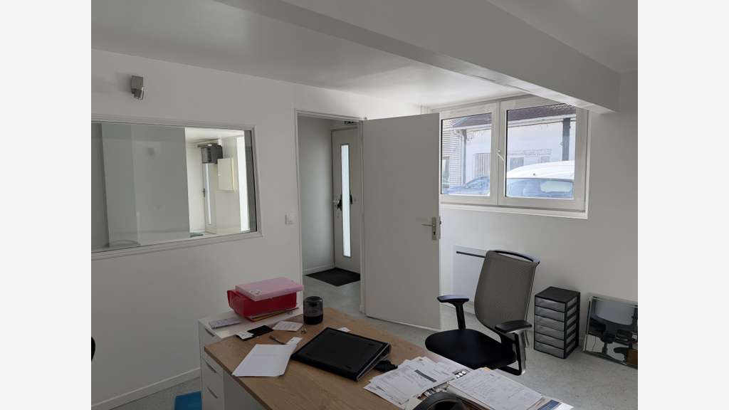 A louer local d'activité 109m² divisibles à Lagny
