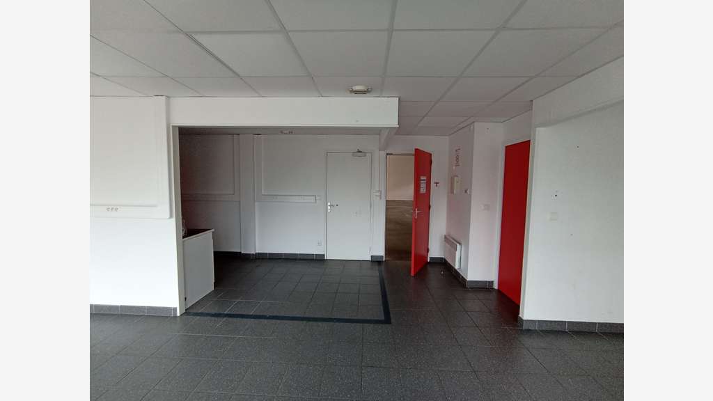 A louer ateliers de 400m² excellent etat à l'Aigle
