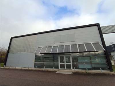 A louer ateliers de 400m² excellent etat à l'Aigle