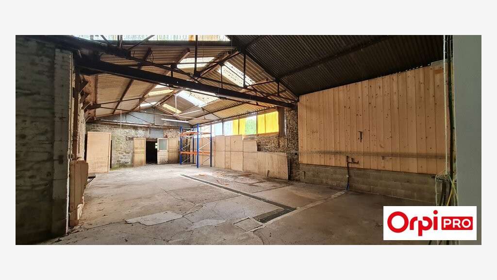 A louer entrepôt 200m² en centre-ville de Lamballe