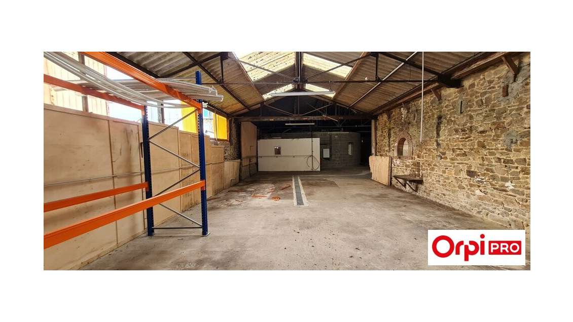 A louer entrepôt 200m² en centre-ville de Lamballe