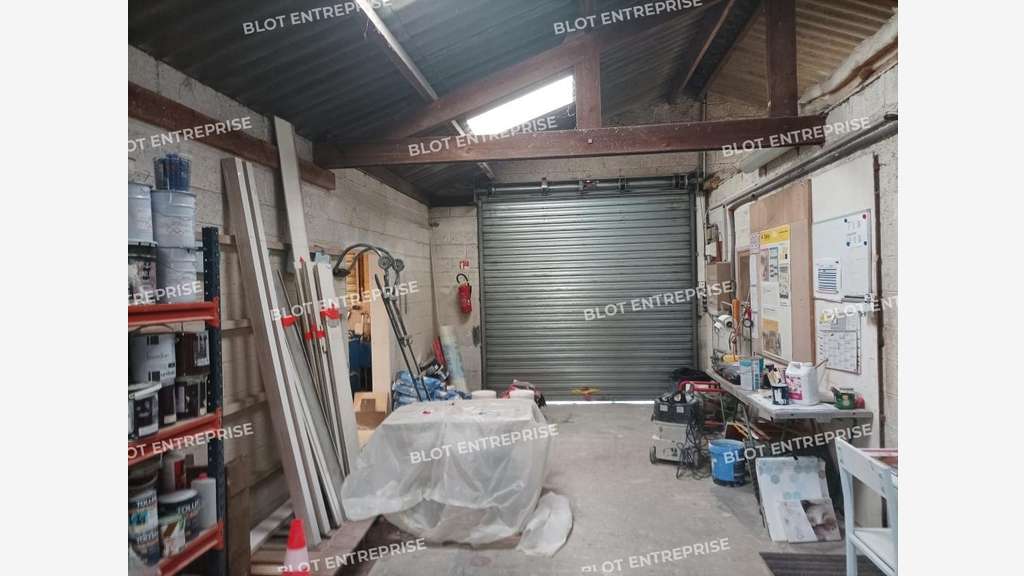 A louer local d'activités 252m² en ZI à Lamballe