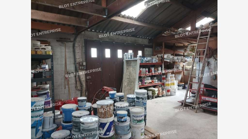 A louer local d'activités 252m² en ZI à Lamballe