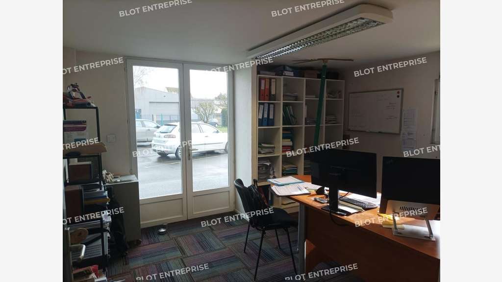 A louer local d'activités 252m² en ZI à Lamballe