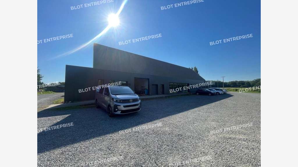 À LOUER - LOCAL D'ACTIVITES 290 M² - LAMBALLE