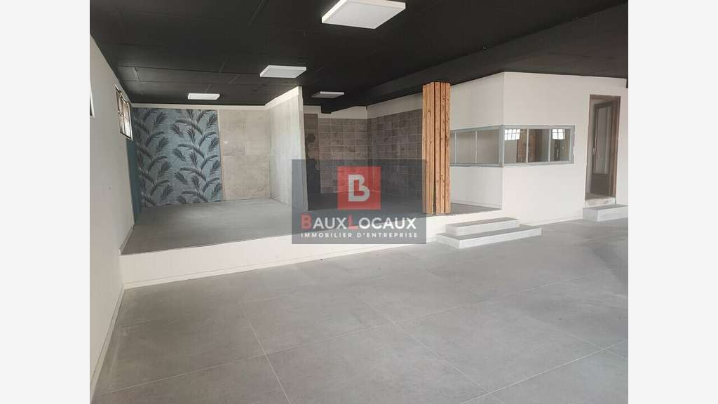 A louer local professionnel 350m² à Lambesc