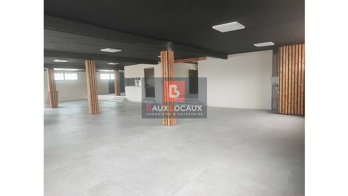 A louer local professionnel 350m² à Lambesc