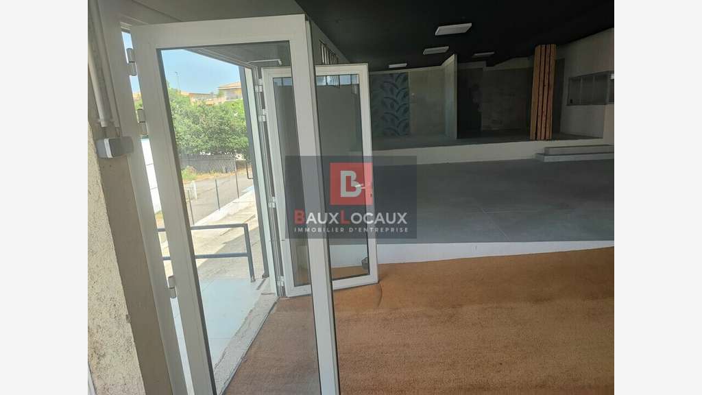 A louer local professionnel 350m² à Lambesc