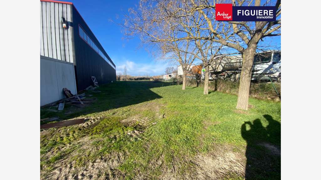Local 580m² sur 1500m² ZI des Sardenas à Lançon