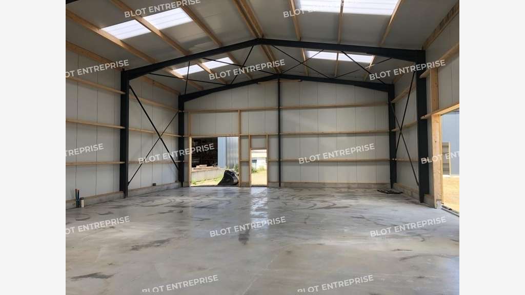 A louer local d'activités neuf 130m² à Landerneau