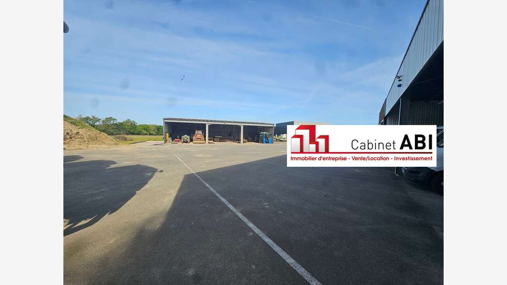 A louer bâtiment d'activité à Landeronde