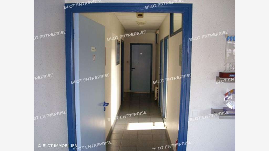 A louer bâtiment industriel de 2900m² à Landevant