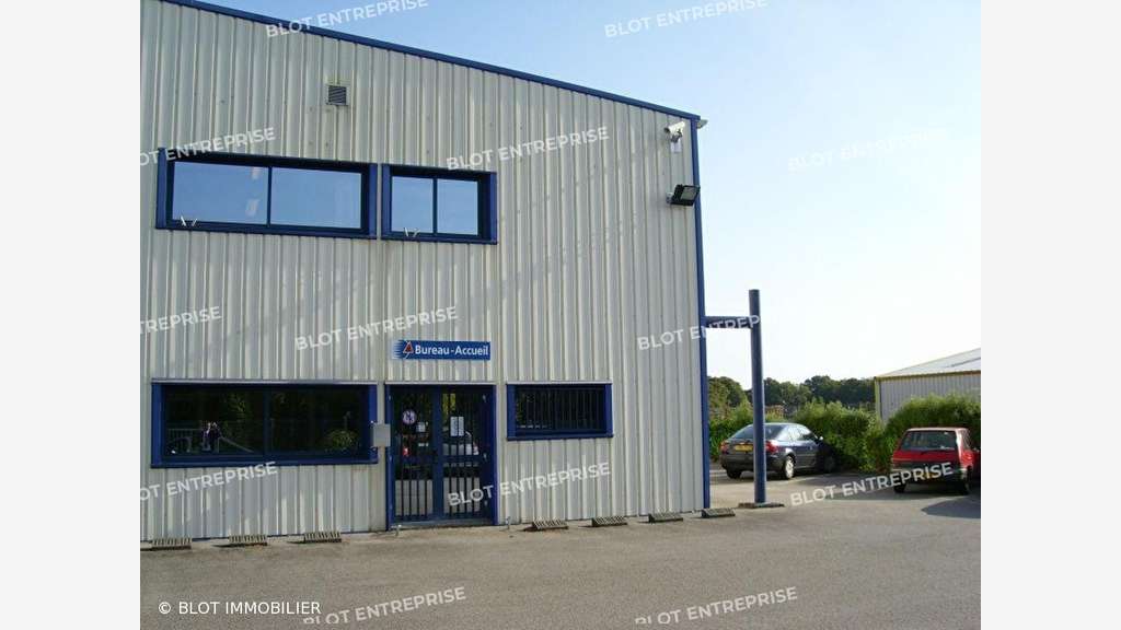 A louer bâtiment industriel de 2900m² à Landevant