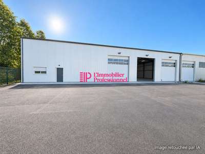 A louer entrepôt 590m² accès RN165 à Landévant