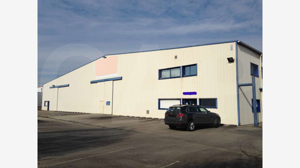 Loue bâtiment d'activités de 2900m² à Landevant