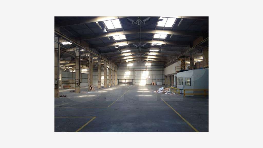 Loue bâtiment d'activités de 2900m² à Landevant