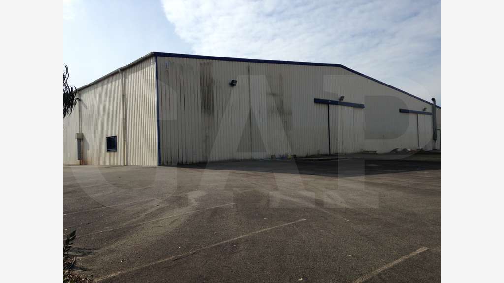 Loue bâtiment d'activités de 2900m² à Landevant