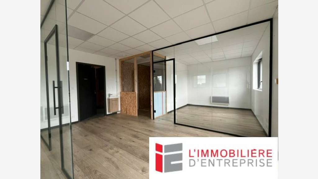 A LOUER - LOCAL D'ACTIVITE - LANDEVANT