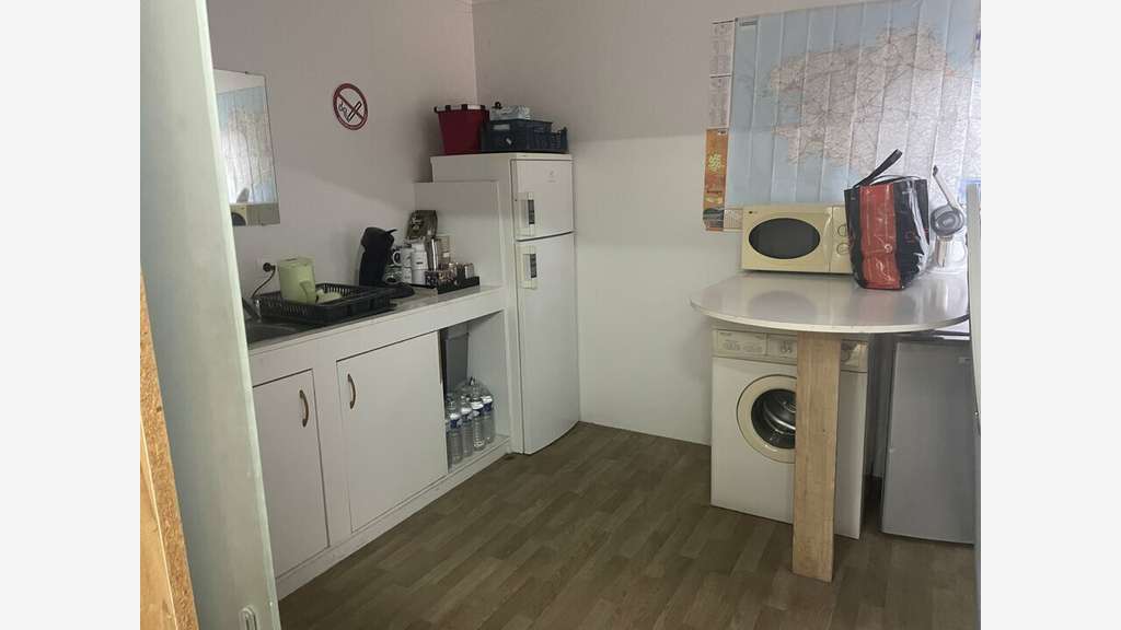 A louer entrepôt 500m² à Plouvorn 