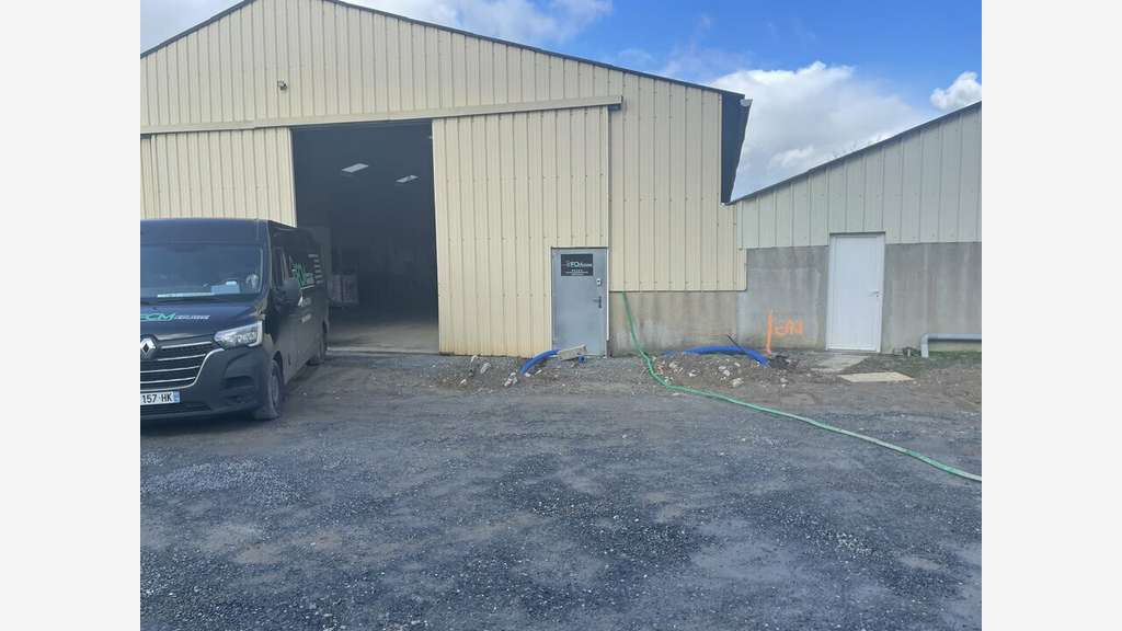 A louer entrepôt 500m² à Plouvorn 