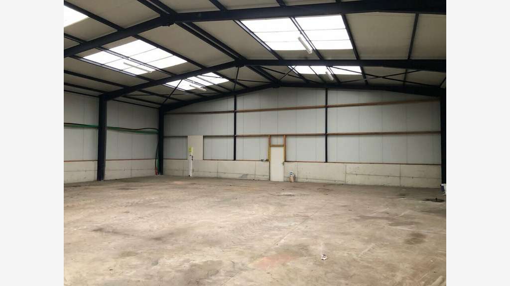 Entrepôt de 525m² à louer à Landivisiau