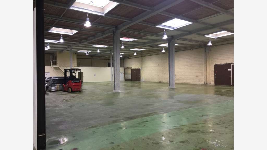 A louer local d'activités bureaux 1100m² Lanester