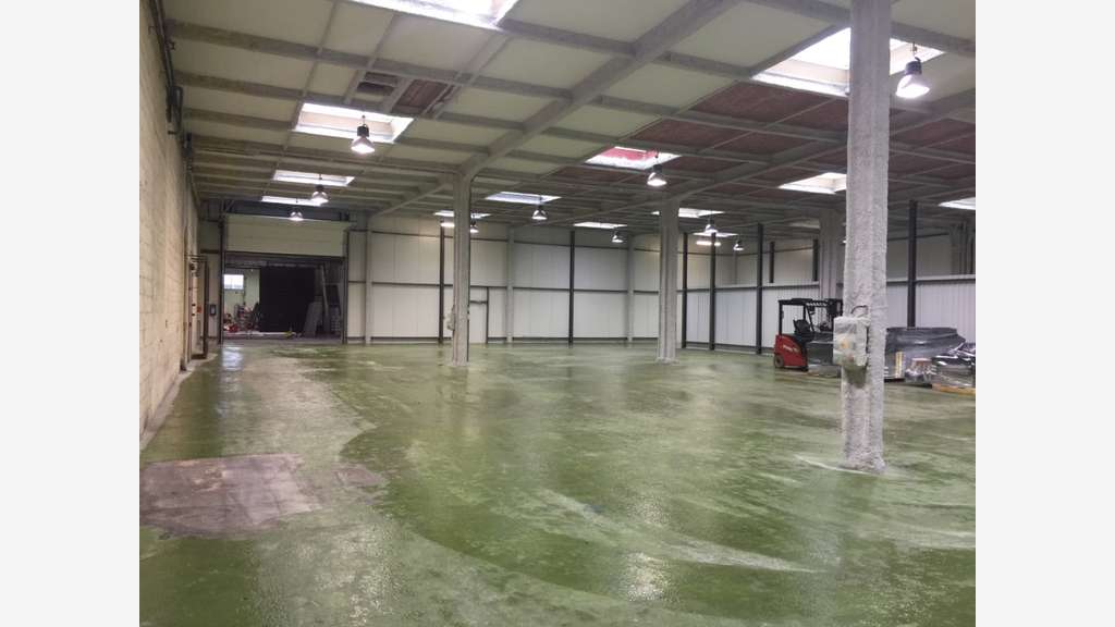 A louer local d'activités bureaux 1100m² Lanester