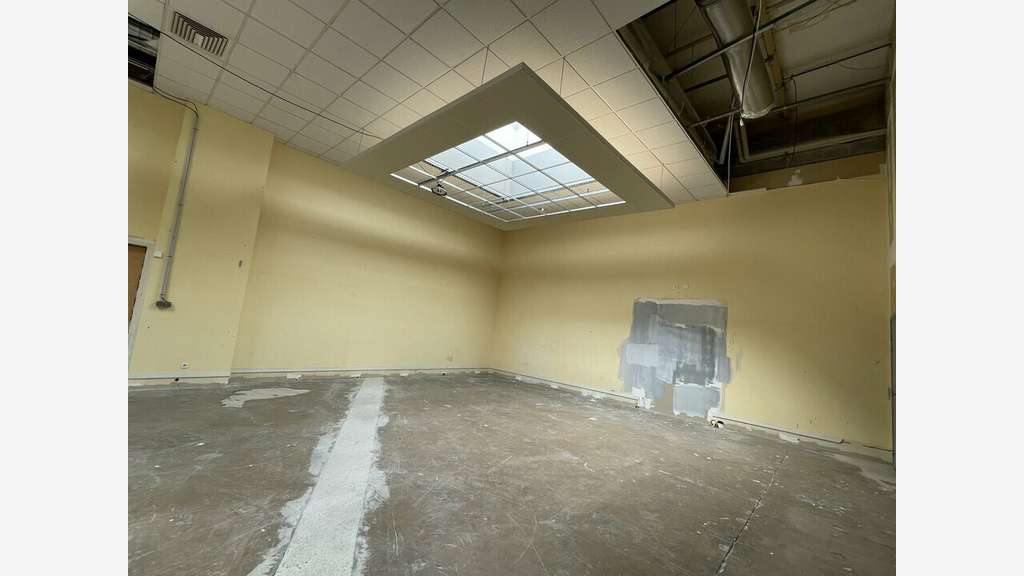 Loue local d'activité 160m² à Lanester Technellys