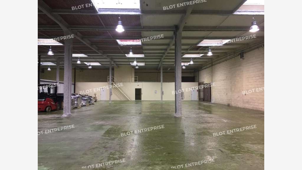A louer local 1100m² Lanester Parc Technellys