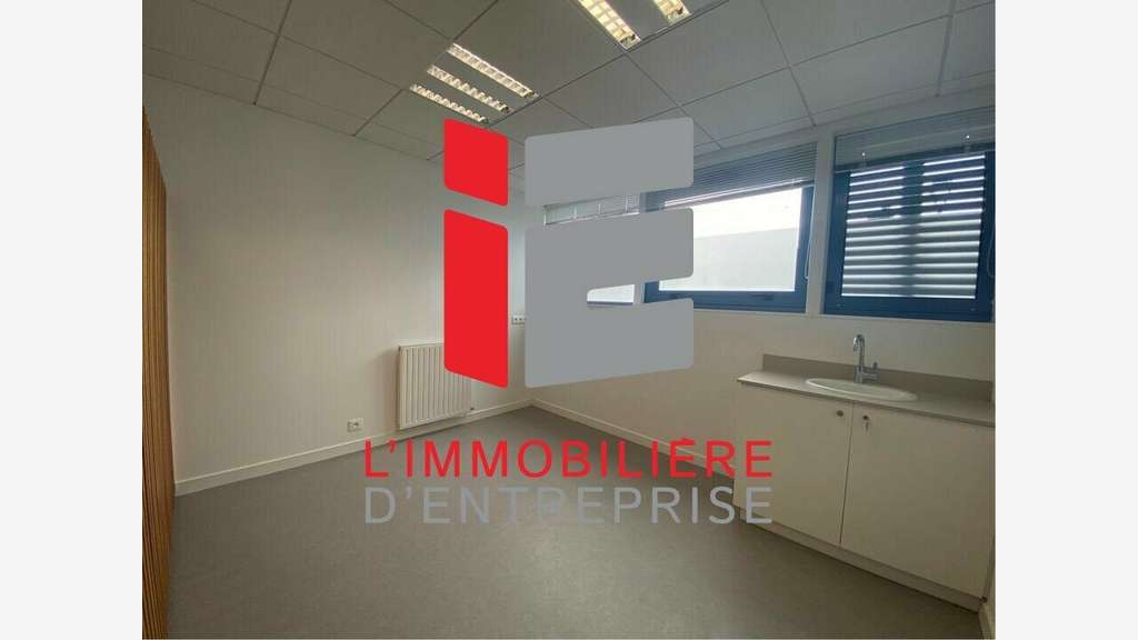 Location local professionnel de 50m² à Lanester