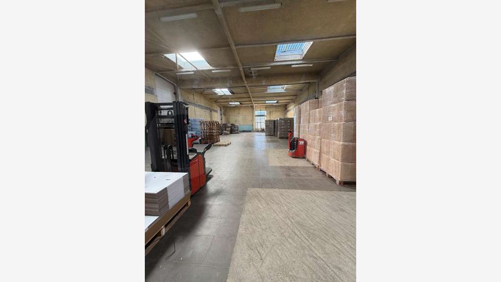A louer 415m² de locaux d’activités à Lanester