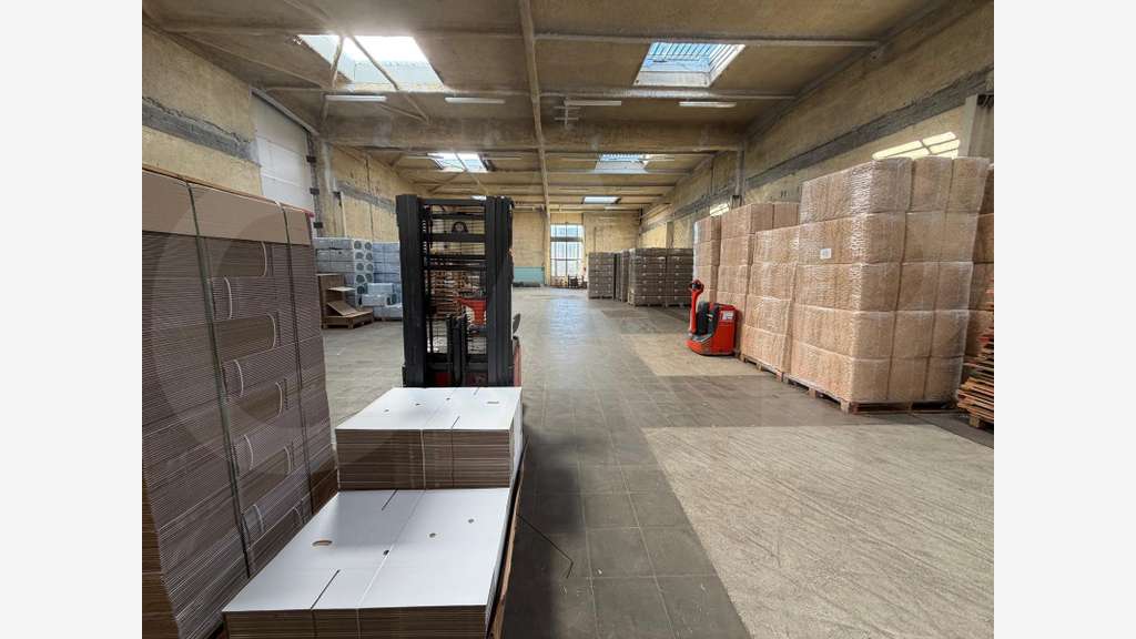 A louer 415m² de locaux d’activités à Lanester