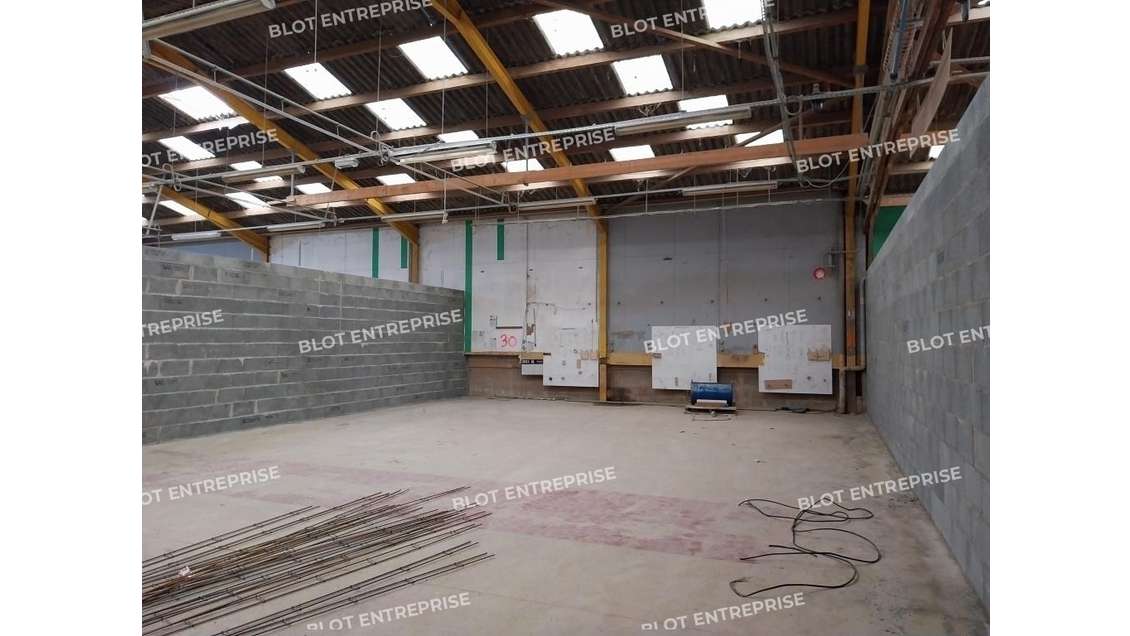 A louer cellule d'activités 125m² à Languenan