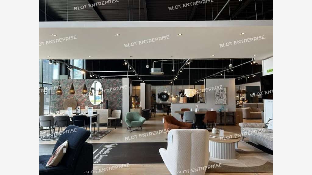 A LOUER - BATIMENT COMMERCIAL 550 m² LANGUEUX
