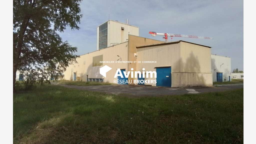 A louer entrepôt 300m² proche A64 à Lannemezan