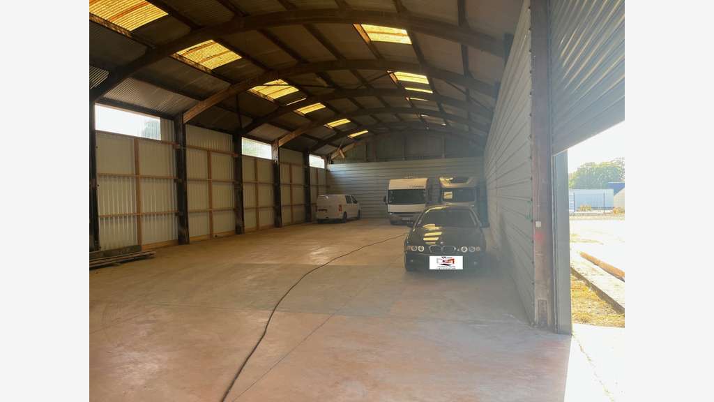 A louer local d'activité 380m² à Ploubezre