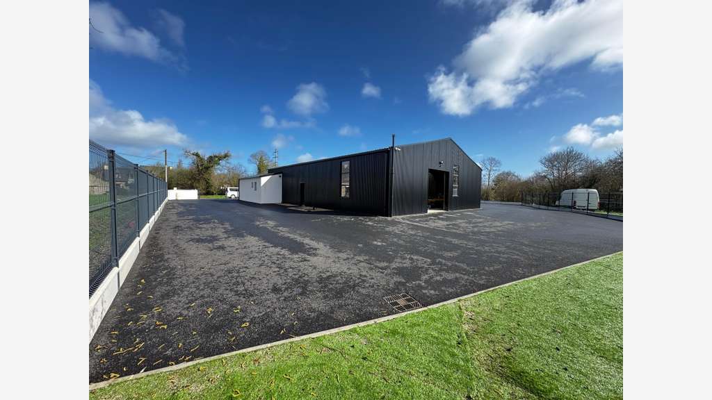 A louer local d'activité 250m² proche Lannion