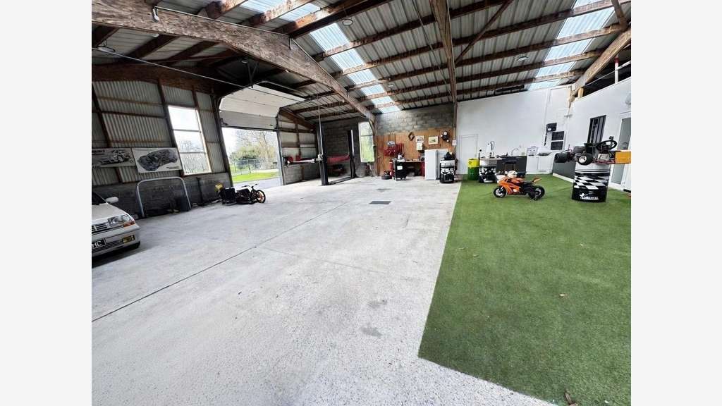 A louer local d'activité 250m² proche Lannion