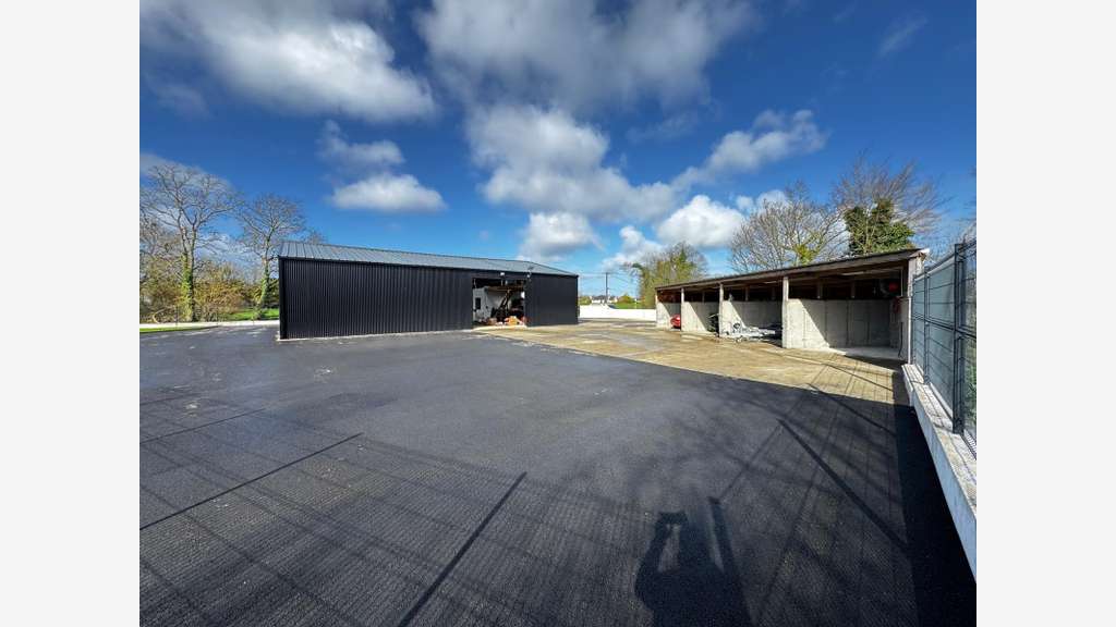 A louer local d'activité 250m² proche Lannion