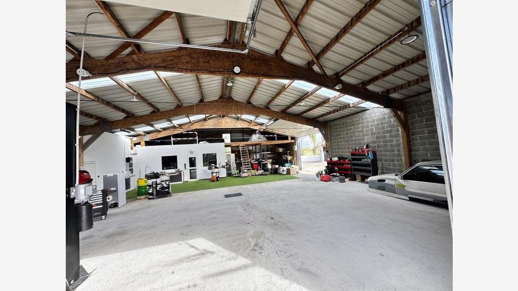 A louer local d'activité 250m² proche Lannion