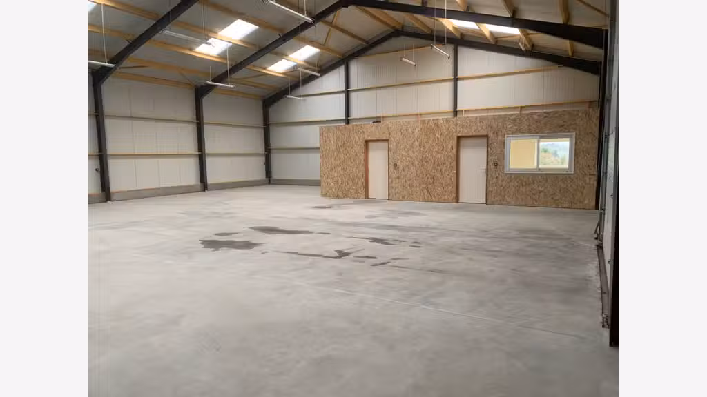 A louer local d'activité de 300m² en ZA à Lannion