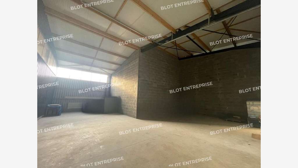 A louer cellule d'activités 150m² à Lanvollon