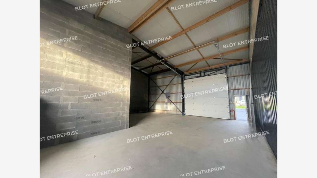 A louer cellule d'activités 150m² à Lanvollon