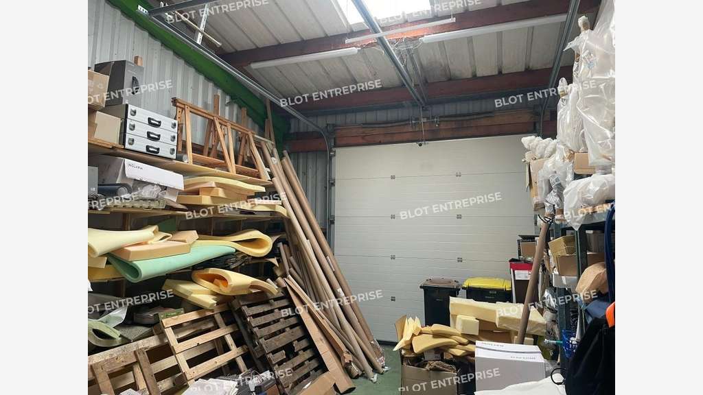 A louer locaux d'activité de 130m² en za Lanvollon